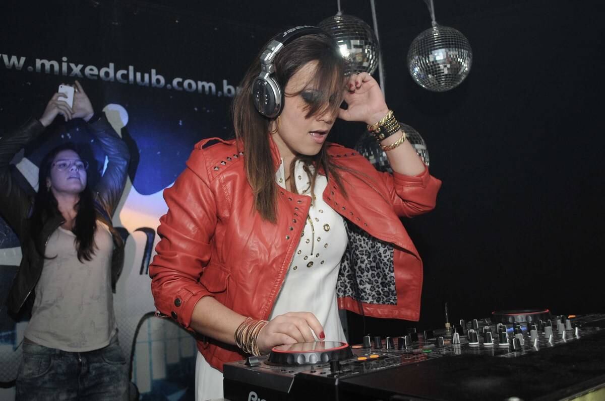 Ex-BBB Angélica no comando das picapes