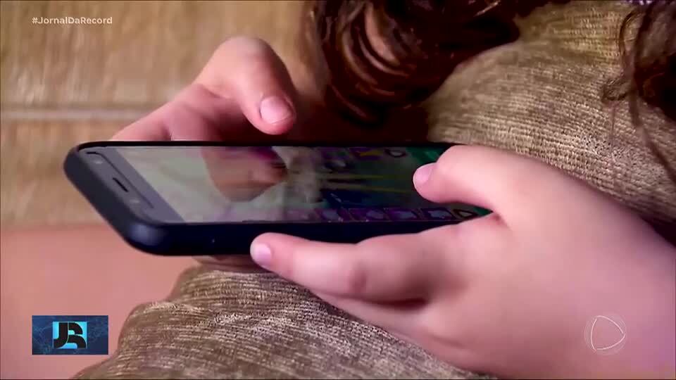 Câmara dos Deputados aprova PL contra a adultização de crianças e adolescentes nas redes sociais