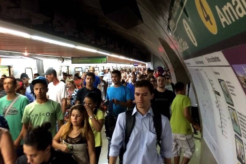 Houve corte de 800 MW nas área de concessão da CPFL nos Estados de São
Paulo e no Rio Grande do Sul; de 320 MW na área da Copel (PR), 700 MW na
área da Eletropaulo (SP)