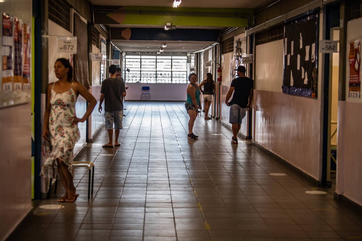 Corredores vazios e pouca fila nas sessões eleitorais para o segundo turno
