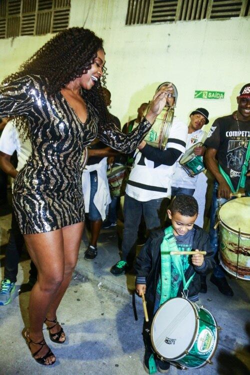 Cris arrasou no "samba no pé"