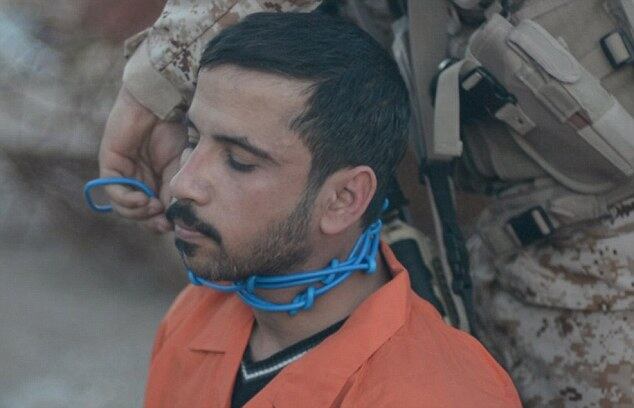 O grupo terrorista Estado Islâmico divulgou mais um vídeo de execuções. Desta vez, os extremistas aparecem assassinando seis supostos espiões