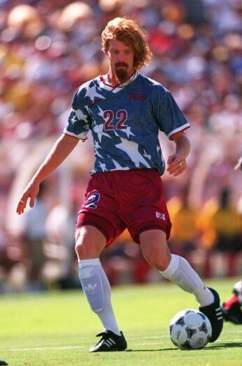 Lalas: apesar de ter sido um jogador sem muita repercussão internacional, o americano Lalas entraria nessa lista por ser um dos símbolos do futebol norte-americano. Isso porque foi o FBI, junto com o Governo dos Estados Unidos, que desmascarou os casos de corrupção da Fifa