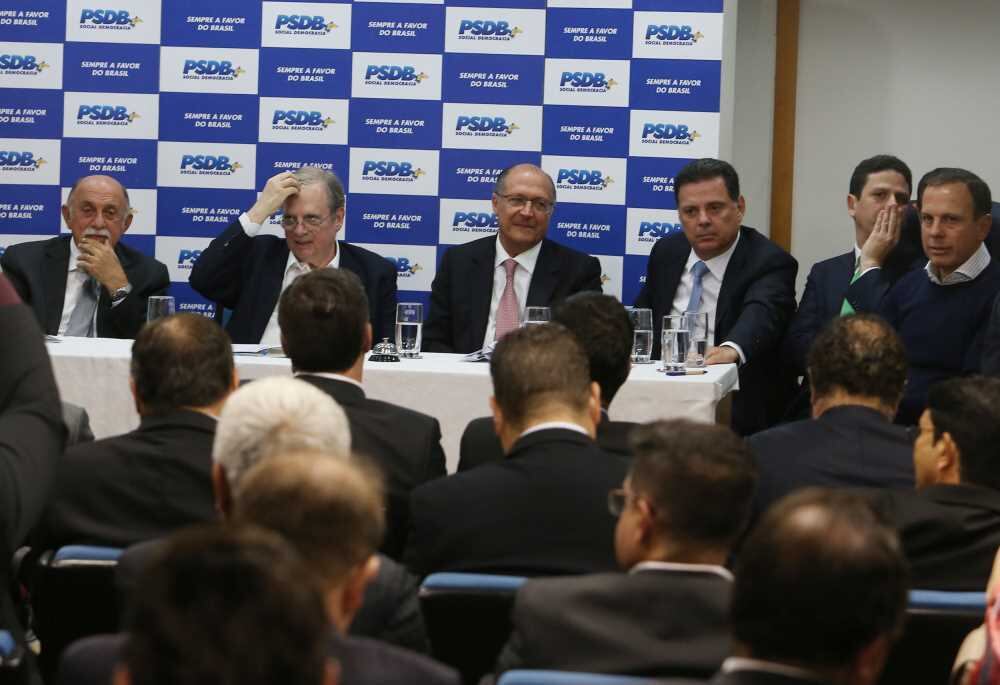 Lideranças tucanas em reunião do partido