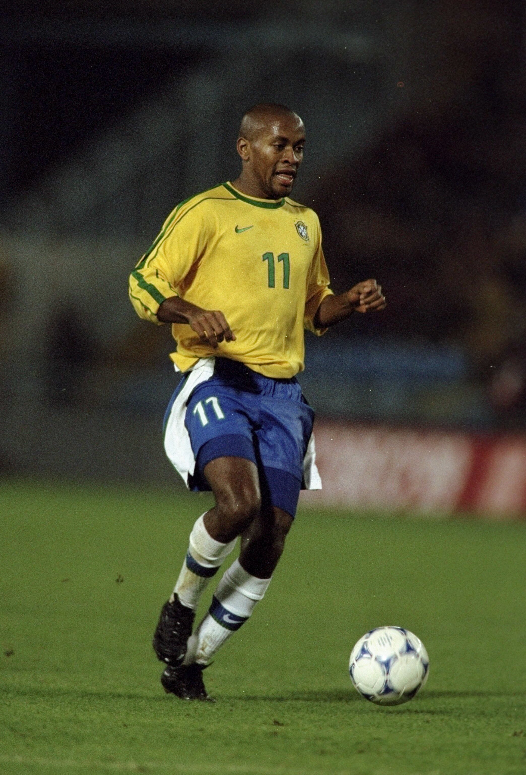 Em 1999, Zé Roberto também foi destaque vestindo a camisa verde e amarela
