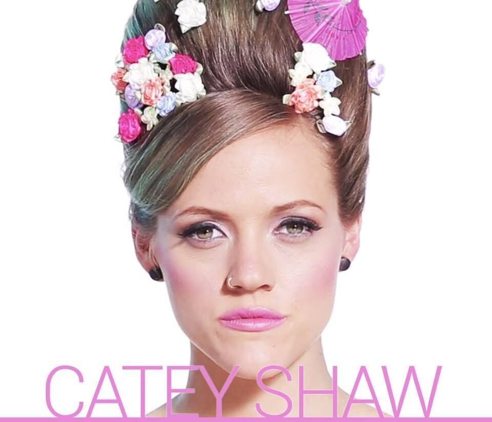 9º Brooklyn Girls - Catey Shaw

A estreante no meio musical Catey Shaw também não agradou muito os críticos da revista, que colocaram a animada Brooklyn Girls na lista dos desastres musicais! Detalhe: ela revelou em entrevista à revista Out que a faixa foi inspirada na versão em inglês de Garota de Ipanema de Tom Jobim, gravada por Astrud Gilberto e Stan Getz. Apesar de novata, Catey é a nova sensação indie nos Estados Unidos