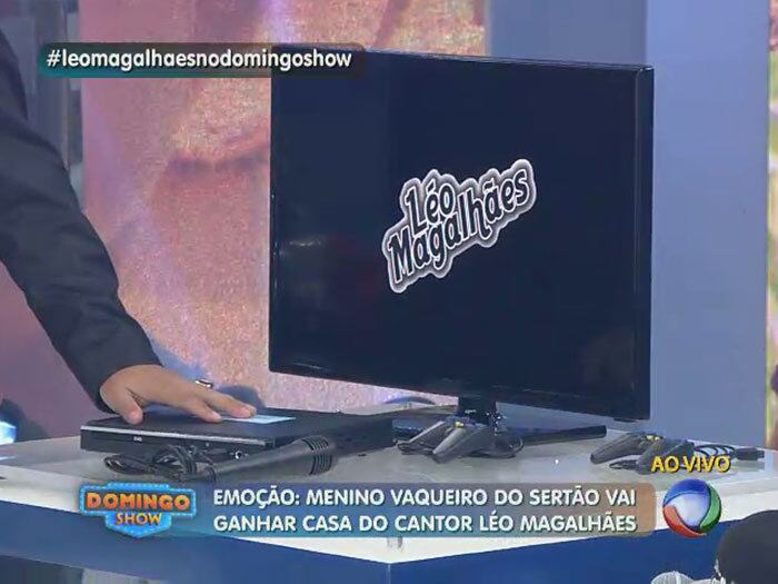 ...E, ainda, uma TV e um aparelho DVD 


+ Aproveite e confira as matérias do programa Domingo Show

+ Já curtiu a página do Domingo Show no Facebook? É só clicar!

+ Siga o Domingo Show no Twitter e receba todas as notícias do programa

