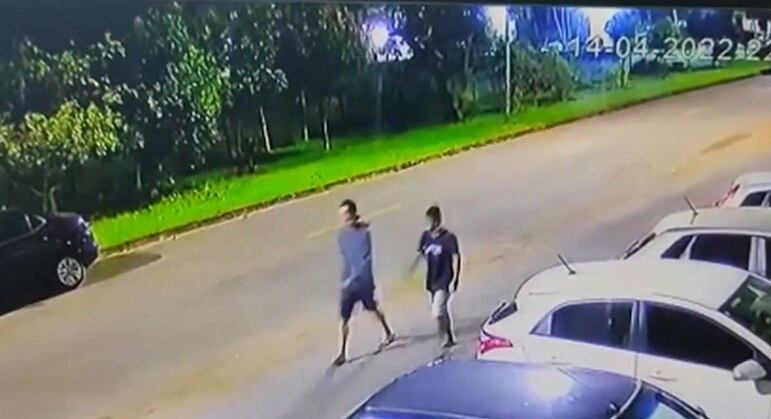 Suspeitos foram flagrados por câmera de segurança da região na noite do crime