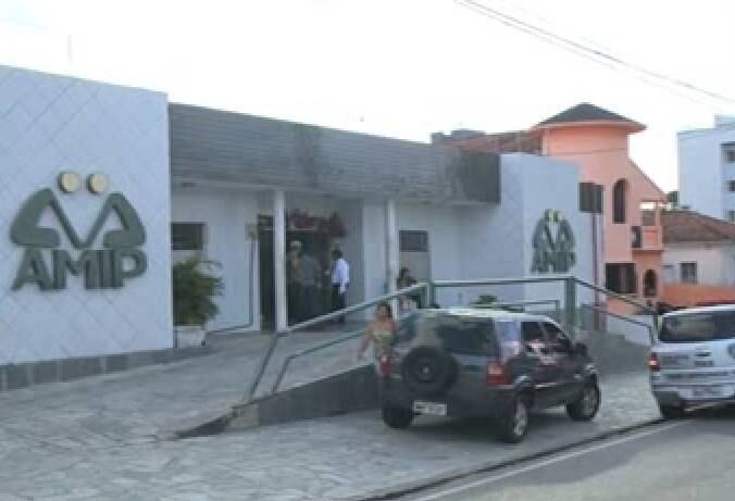 Adolescente foi socorrida e levada ao hospital
