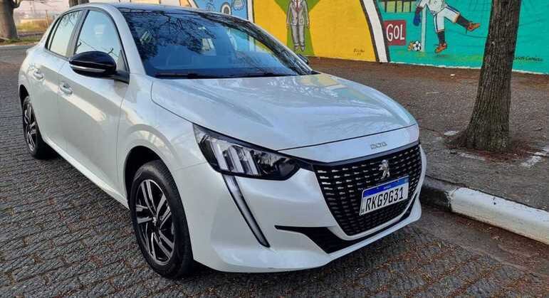 208 Roadtrip é um carro ideal para o dia respondendo um tipo de cliente que gosta de conectividade e modernidades