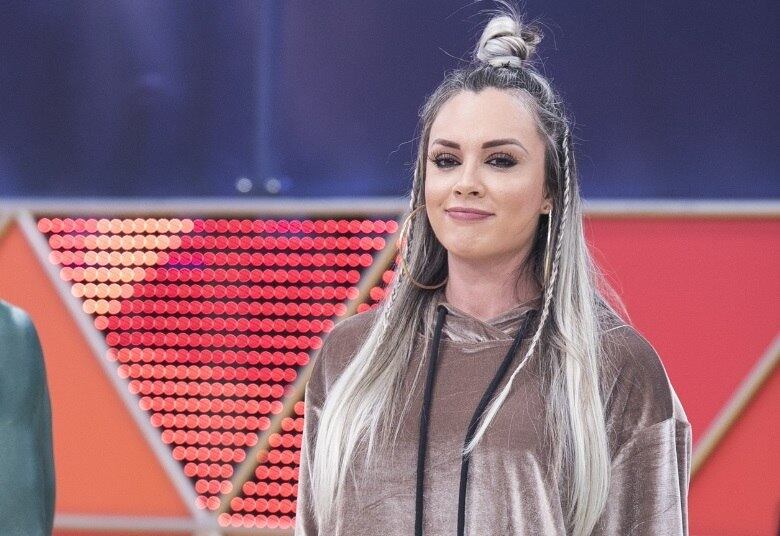 O problema é que a
Juju mal sabe andar de bicicleta... Será que ela vai conseguir completar o
trajeto?
•GALERIA: No Legendários desta sexta (8), Bruno & Marrone relembram momentos importantes da carreira