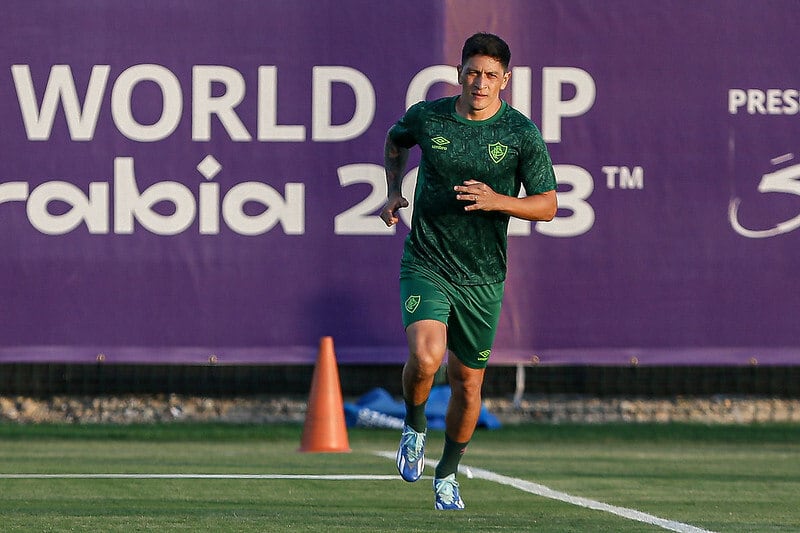 O Fluminense estreia no Mundial de Clubes nesta segunda-feira (18), em confronto contra o Al-Ahly, do Egito. A partida é válida pela semifinal da competição. Na história do torneio, esta fase já trouxe dores de cabeça para equipes brasileiras, que foram eliminadas logo de cara, em derrotas que são motivo de piada até hoje para os rivais.

• Clique aqui e receba as notícias do R7 Esportes no seu WhatsApp

Relembre as eliminações de brasileiros na semifinal: