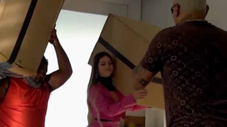 Uma dupla boa na música e na trollagem. Naldo Benny e Melody tiveram o desafio de aprontar todas com os prestadores de serviço que chegaram na casa sem saber de nada. A primeira 'vítima' foi o Maguila Mudanças, que viralizou na internet. Ele sofreu, mas tudo valeu a pena quando Rodrigo Faro apareceu