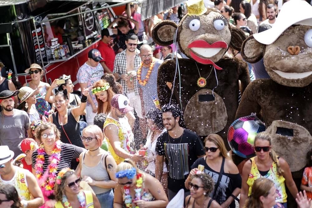 O Bloco Belo Gole, na região da Vila Leopoldina, também na zona oeste, teve desfile de bonecões