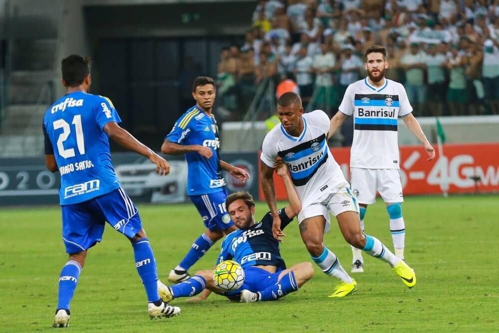Se teve um momento ruim no ano do Palmeiras foi na Copa do Brasil. O Alviverde foi eliminado em casa pelo Grêmio, após conseguir um bom resultado em Porto Alegre. A torcida "culpou" Allione pela eliminação. Isso porque, quando o time vencia, o argentino foi expulso prejudicando o andamento da partida