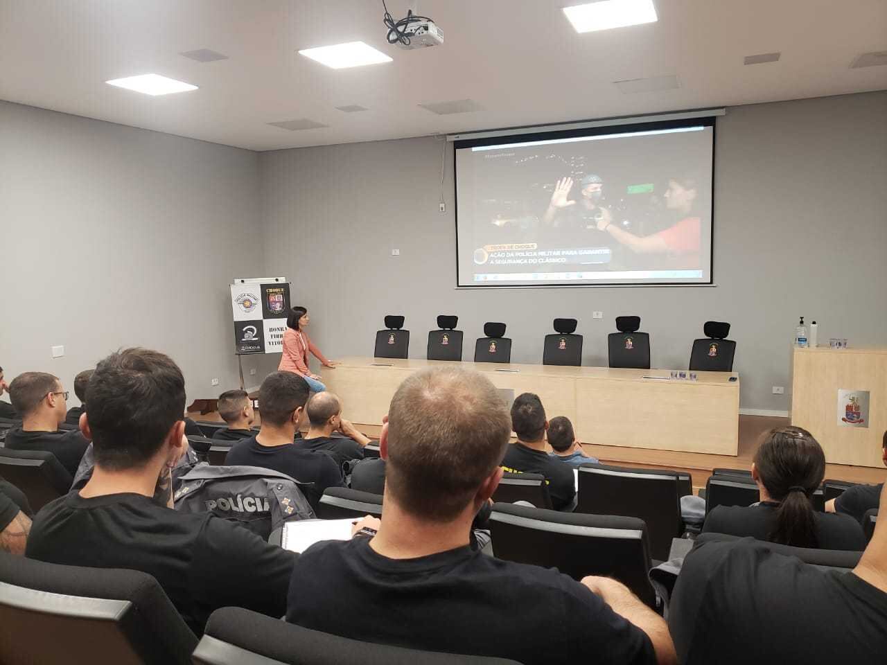 Palestra ocorreu na segunda-feira (09)
