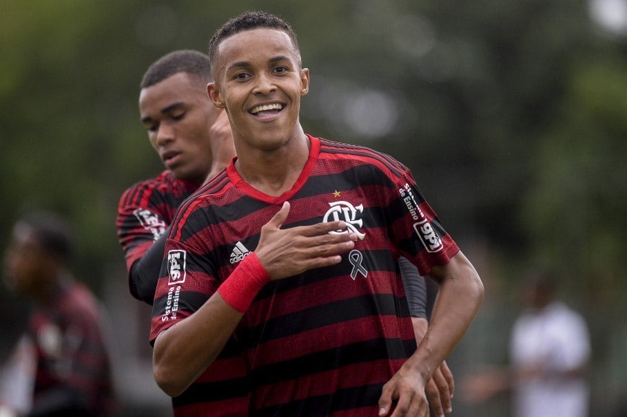 O Campeonato Brasileiro Sub-17 é de organização da CBF. Por isso, já está suspenso por tempo indeterminado