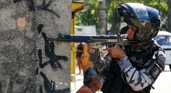 Quatro pessoas morreram e oito foram presas no primeiro dia de operação