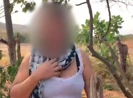 Mulher teria sido amarrada a um tronco