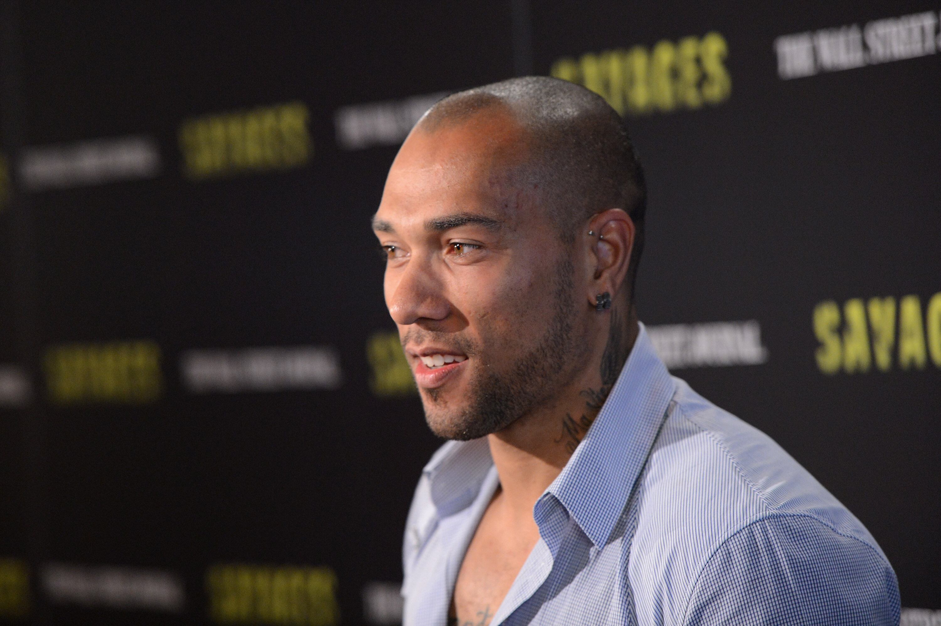 Ao realizar os testes físicos no Internazionale, o clube não
gostou dos resultados e dispensou o atleta um dia depois da contratação. Aos 34
anos, John Carew continua sem time e está perto de dizer adeus ao mundo do
futebol. Apesar do triste fim da carreira, ele tem um ótimo motivo para gostar
de ficar em casa. Conheça a seguir o consolo do jogador   
