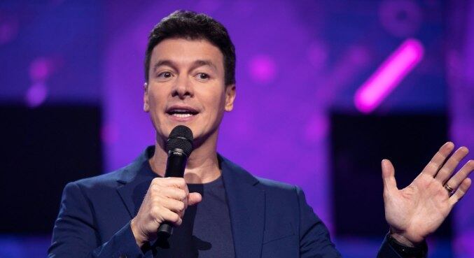 Rodrigo Faro comanda o Canta Comigo Teen 2