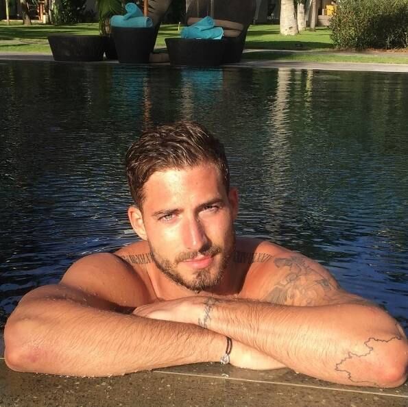 As fotos que ele publica no Instagram, por exemplo, são muito curtidas. E não é para menos, não é mesmo?

EsportesR7 no YouTube. Inscreva-se