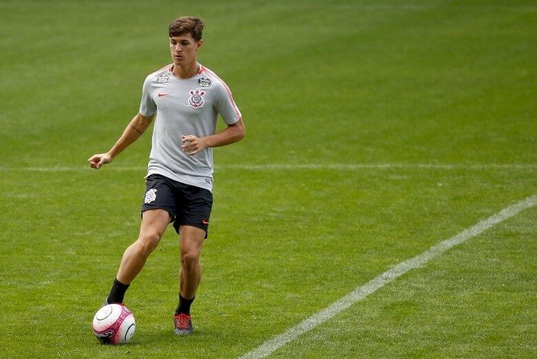 Mateus Vital será titular do Corinthians diante do Atlético-MG, neste domingo