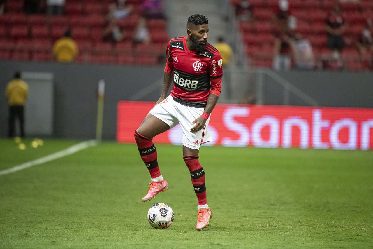 NO RADAR - O Fluminense procurou o Flamengo em busca de informações sobre o lateral-direito Rodinei. Ele conta com a aprovação do técnico Abel Braga, com quem trabalhou no Internacional. A informação foi publicada primeiramente pelo jorna