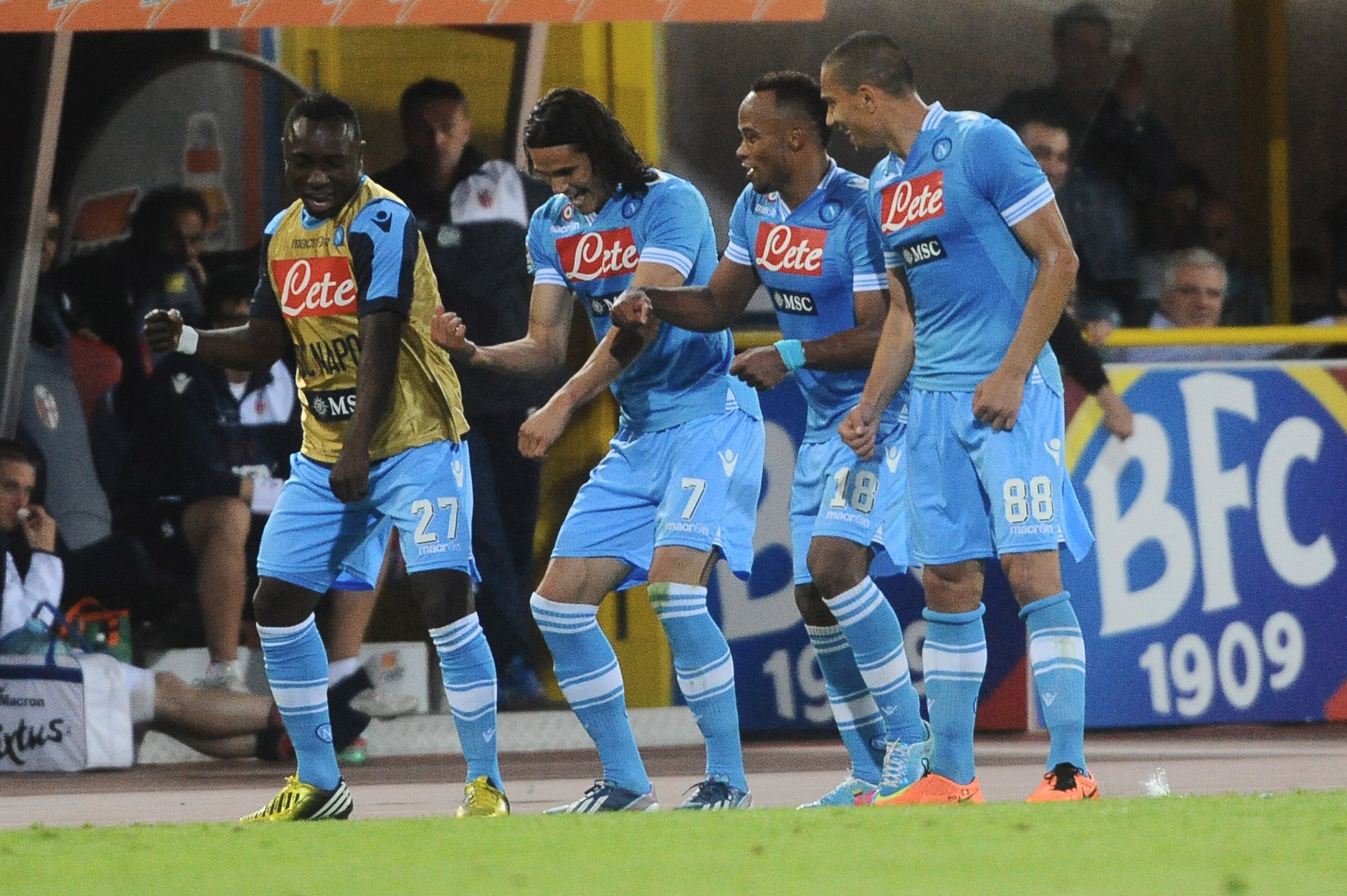 Depois de perder o uruguaio Cavani para o PSG, o Napoli quer repor o espaço vago com o brasileiro. O clube italiano já realizou várias propostas para contar com Damião, entretanto, todas foram recusadas pela diretoria colorada. Existe a chance da equipe ainda tentar mais uma investida pelo atleta