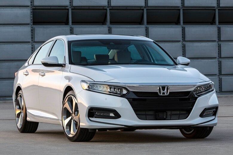 O motor 1.5 terá duas opções de transmissão, uma manual de seis marchas e uma automática CVT. Já a versão 2.0 terá câmbio automático de 10 marchas, além da opção do bom e velho câmbio manual 