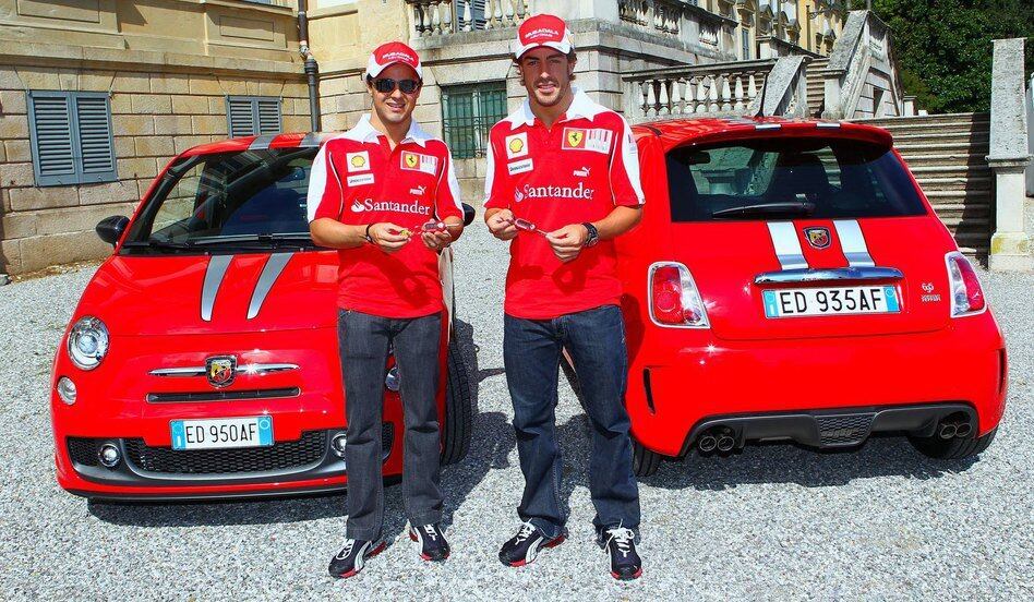 Voltando em um passado mais glamouroso, 2010, época em que estava na escuderia Ferrari, Massa e Fernando Alonso foram presenteados com esse Fiat 500 Abarth 695 Tributo Ferrari. Pequeno e veloz, o cupêzinho possui motor 1.4 turbo de 180 cv. Muito bom para um carro com menos de uma tonelada