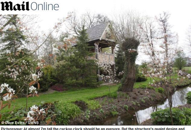 Além
de jardineiro, Richard Pim é um hidrogeologista aposentado. Ele usou toda a sua
experiência para desenvolver a estrutura de madeira do relógio, construída no
seu jardim em Herefordshire no leste da Inglaterra