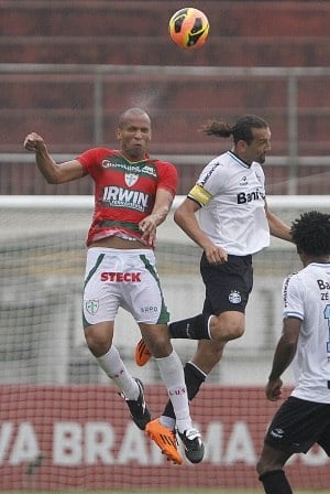 Grêmio e Portuguesa mediram forças no Canindé, em São Paulo e não saíram do empate por 0 a 0