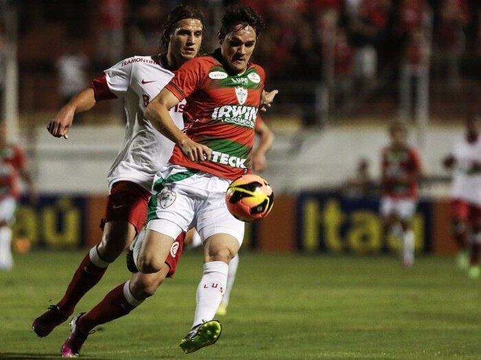 

A Portuguesa
também vive situação complicada e é outro clube de São Paulo na zona de
rebaixamento do Brasileirão. A Lusa soma apenas 13 pontos, em 14 jogos
disputados, ocupa o 18º lugar na tabela e já se preocupa com o descenso. Apenas
São Paulo e Náutico tem aproveitamentos menos eficientes na competição


