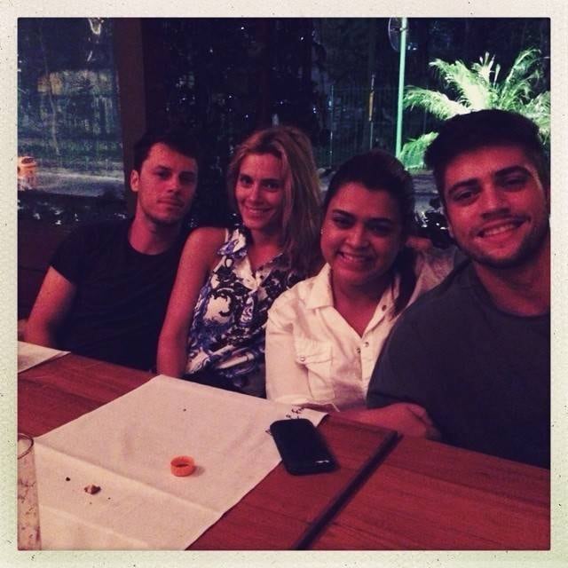 Carolina Dieckmann e Preta Gil jantam em restaurante