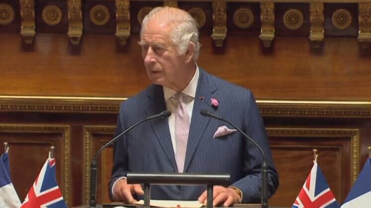 Charles recebeu alta na segunda-feira (5) e, no mesmo dia, o Palácio de Buckingham informou ao mundo que o Rei está com câncer. Porém, deixou claro que a doença não está relacionada com a cirurgia recente. O médico falou, ainda, que existe uma grade variedade de tumores que podem acontecer na idade do monarca. "É uma faixa etária de alta prevalência de vários tipos de câncer", afirmou.