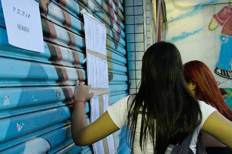 A Secretaria da Educação do Estado de São Paulo fez um levantamento em 2013 que mostrou que  81,3 mil pessoas adultas conquistaram diploma após voltarem para sala de aula. Em média, são nove novos diplomados por hora nos ensinos fundamental e médio em São Paulo