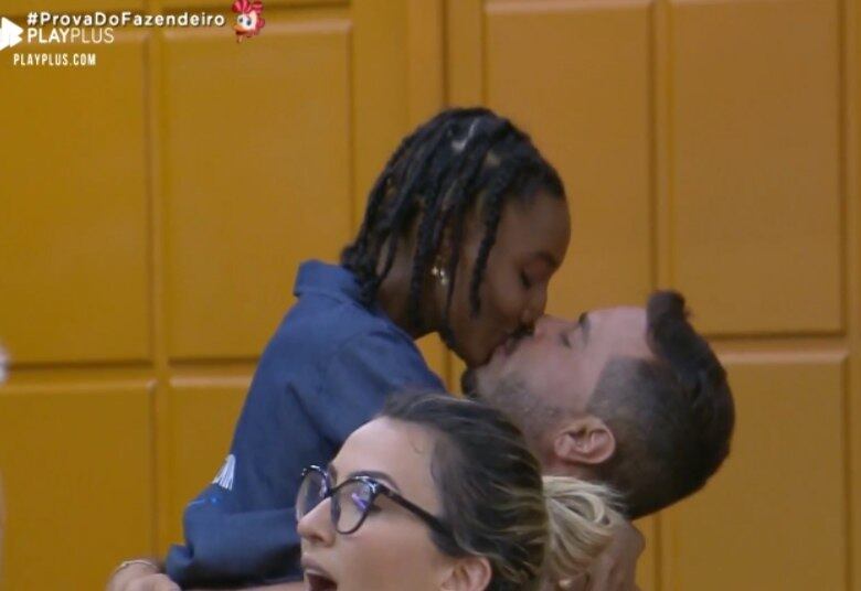 Sabrina também recebeu o mesmo carinho quando venceu a Prova do Fazendeiro. A miss ganhou um beijo bem apaixonado do amado

O reality vai ao ar de segunda a sexta, às 22h30; aos sábados, às 22h15; e aos domingos, às 23h15. Assine o PlayPlus.com e acompanhe 24hrs por dia!


