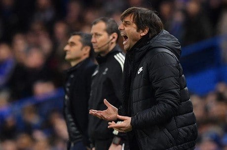 Conte, sempre histriônico