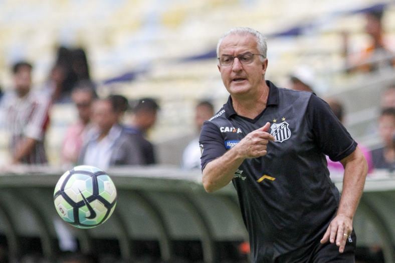 Dorival Júnior deixou a fila dos desempregados nesta quarta-feira (5) ao ser anunciado como novo treinador do São Paulo. O comandante chega ao Tricolor para ocupar a vaga deixada por Rogério Ceni, que foi demitido no início da semana. Com a chega do treinador, alguns atletas podem ganhar espaço, enquanto outros podem perder. Confira a seguir
EsportesR7 no YouTube. Inscreva-se