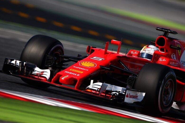 Apesar do domínio da Mercedes na segunda, a Ferrari havia surpreendido no primeiro dia de testes por causa do bom tempo registrado por Vettel com pneus médios, considerados mais lentos que os macios, usados por Hamilton para cravar a melhor marca daquele dia. Nesta terça, Raikkonen e Hamilton usaram os mesmos compostos macios da Pirelli