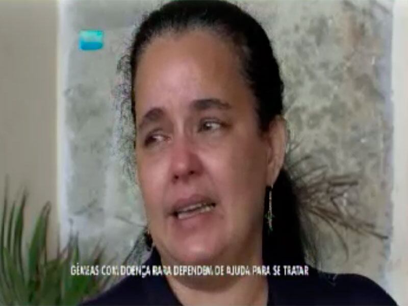 A mãe, Ana Guimarães, disse que elas começaram a ter quedas constantes, o que chamou a atenção da família e procurou vários médicos até diagnosticar a doença.

— A dor de um filho para a mãe é terrível. Já pedi a Deus várias vezes, se pudesse, para trocar de lugar com elas, mas não é possível. Estou lutando, enquanto há vida, há esperança,  e o que eu puder fazer por elas eu vou até o final
