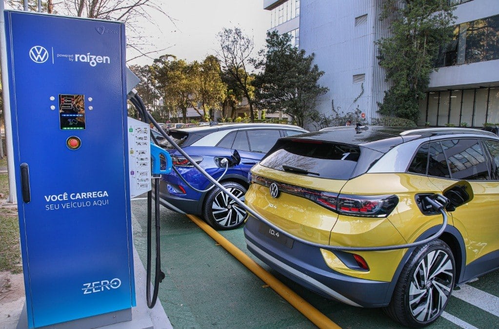 Aplicativos e redes de postos começam a explorar soluções de recarga de elétricos