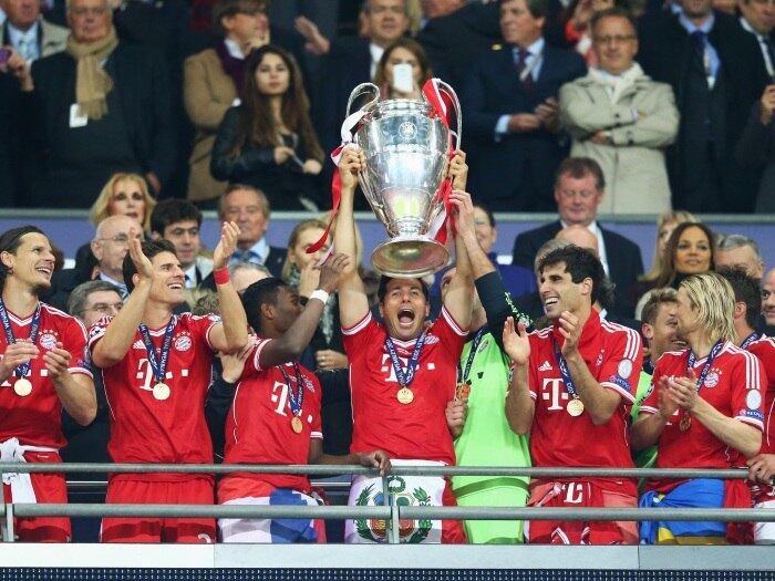 Vale lembrar que na última edição da Liga dos Campeões, as
duas equipes se enfrentaram nas semifinais e o Bayern despachou o Barça com
autoridade, somando 7 a 0 no placar agregado. Posteriormente, o time bávaro bateu o Borussia na grande final e ficou com o título da competição