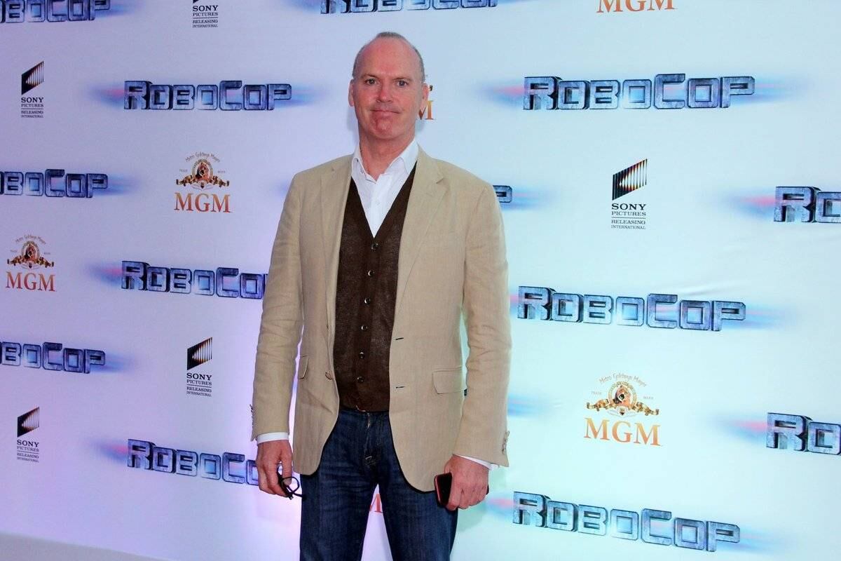 Michael Keaton marcou presença na pré-estreia do novo filme do Robocop no Rio de Janeiro, nesta terça-feira (18). O astro de Hollywood interpreta o vilão da história, Raymond Sellars

R7 já viu: Padilha surpreende em estreia em Hollywood