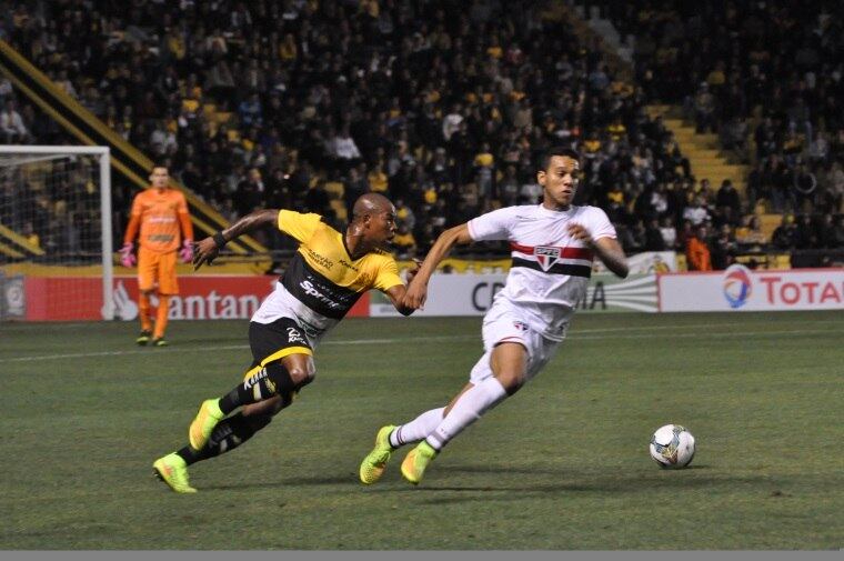 Apesar da derrota, o São Paulo precisa de uma vitória simples para classificar-se. Resta saber se o tricolor vai com força total na briga pelo bicampeonato da Sul-Americana