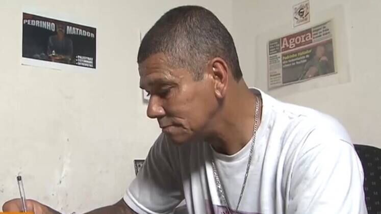 Pedro ficou 42 anos preso e depois que conquistou a liberdade passou a ganhar
a vida com vídeos na internet ao lado de seu amigo. "Ele já era uma pessoa resolvida com ele, tipo assim 'eu sei o que eu fiz, minha hora um dia vai chegar'".