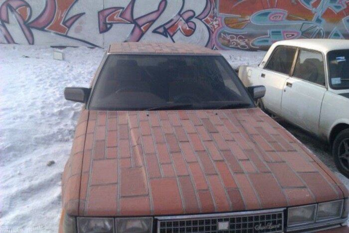 Carro texturizado é chique. Na Rússia

