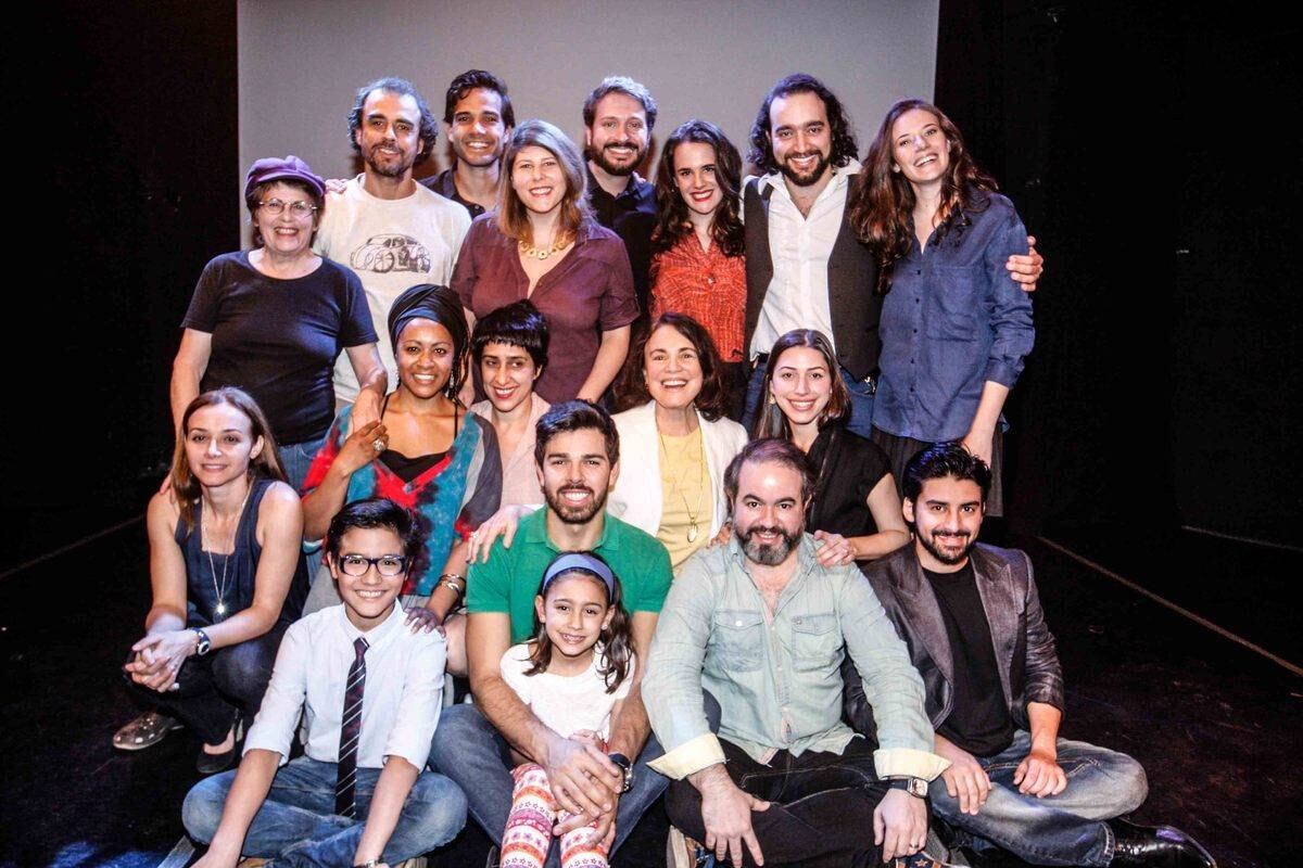 A peça A Volta para Casa tem texto de Matéi Visniec e direção de Regina Duarte