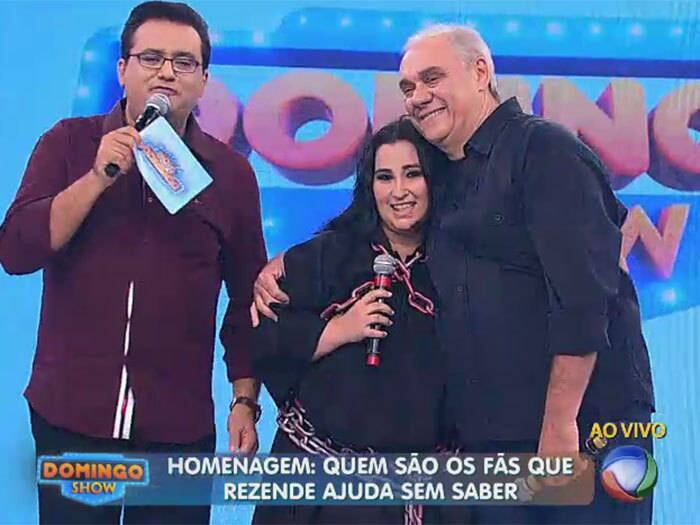 

– Eu começo pelas matérias menos perigosas de defesa do
consumidor ou de homicídio. Depois, eu vou para as perigosas são aquelas que eu
acompanho a polícia, faço trabalho de investigação com câmera escondida, de ir
pra cima do bandido quando ele é preso, se envolver em tiroteio. Esse é o meio
dia a dia



+ Aproveite e confira as matérias do programa Domingo Show

+ Já curtiu a página do Domingo Show no Facebook? É só clicar!

+ Siga o Domingo Show no Twitter e receba todas as notícias do programa